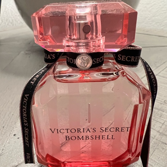 ๐ Victoria Secret Bombshell Parfum 50ml๐ - Picture 2 of 4